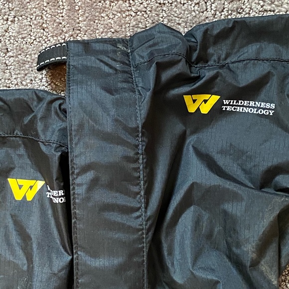 Wilderness Technology hiking gators - Picture 2 of 2